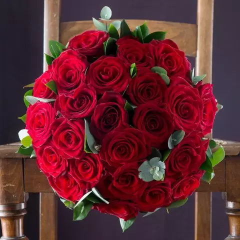 12 Large Headed Red Roses & Moet Rose