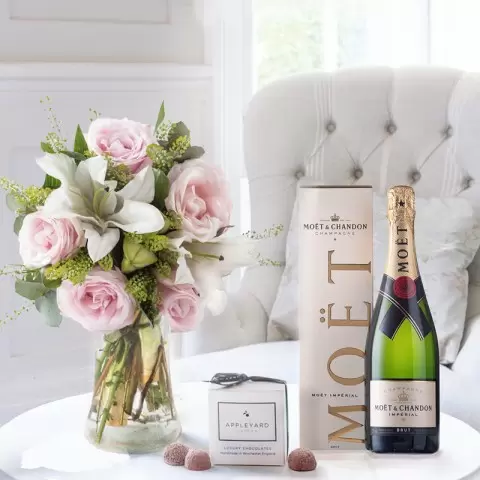 Simply Pink Rose & Lily, Moët & Chandon & 6 Mixed Truffles