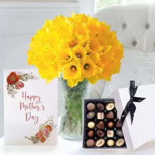 100 Daffodils, 25 Luxury Chocolates & Mother's Day Card
