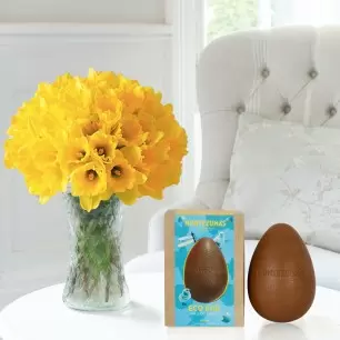 100 Finest Daffodils & Milk Chocolate Easter Egg 