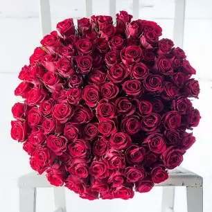 100 Red Roses & Moet Rose 