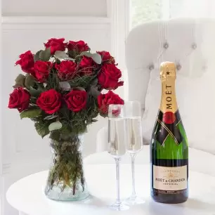 12 Large Headed Red Roses & Moët Imperial NV Gift Box