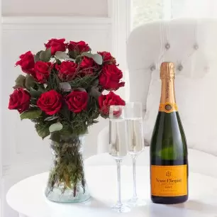12 Large Headed Red Roses & Veuve Clicquot