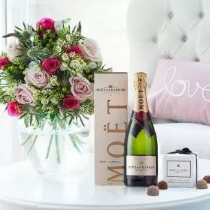 Rose Pearl, Moët Imperial NV Gift Box & 6 Mixed Truffles