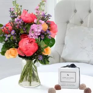 Scents of Summer, 6 Mixed Truffles & Vase