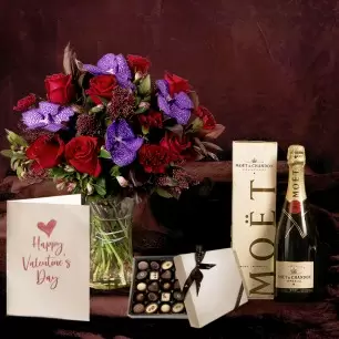 Show Stopper, Moët & Chandon, Box of 25 Chocolates & Valentine's Card