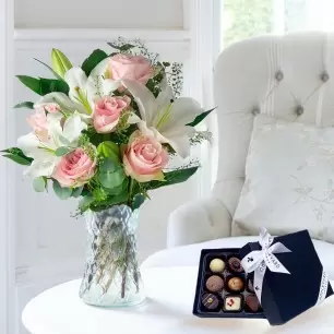 Simply Pink Rose & Lily & 9 Chocolates