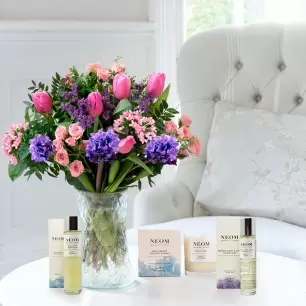 Spring Blossom & NEOM Pillow Mist, Candle and Bath Foam Gift Set
