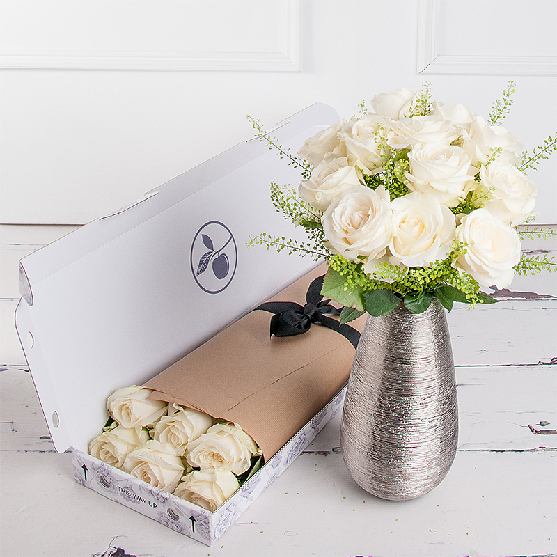 Letterbox Simply White Roses image