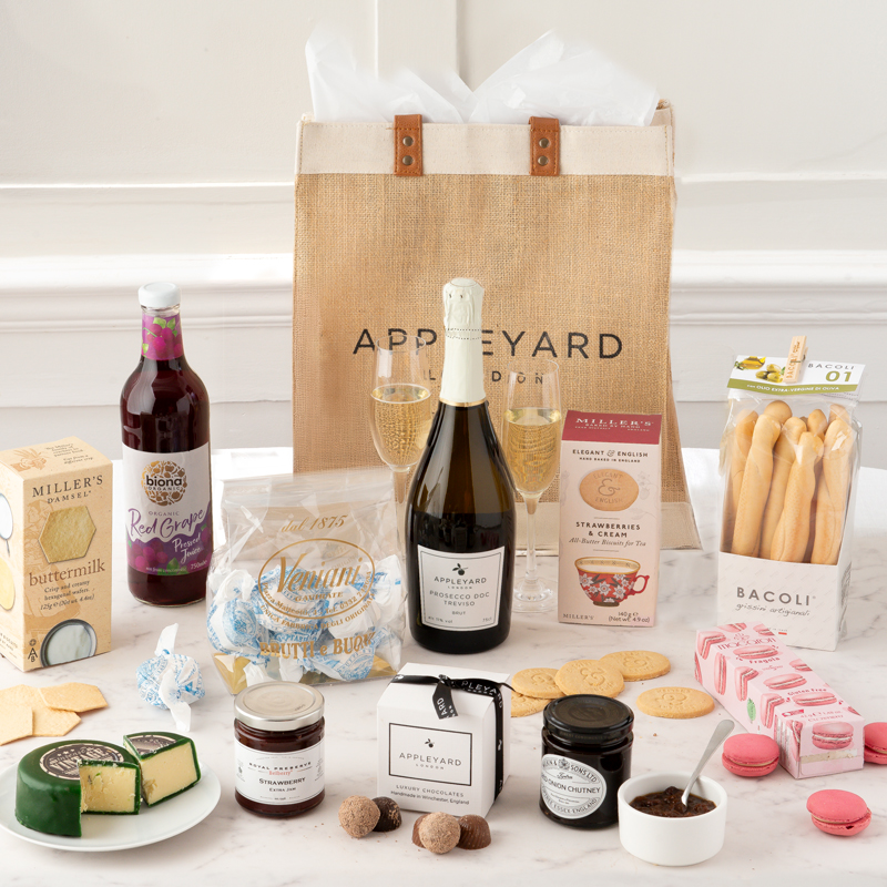 Picnic in the park - Hamper - Red - Next Day Hamper Gift Delivery UK - Appleyard London