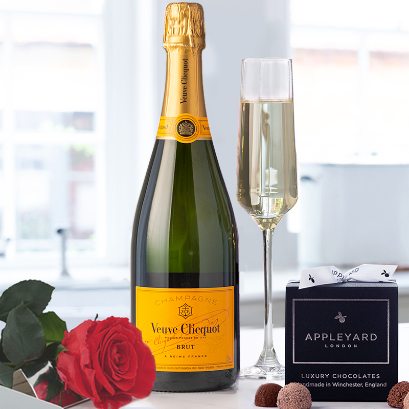 Forever Rose | Preserved Single Red Rose in Gift Box | Lasts A Year | Next Day Flower Delivery - Appleyard London