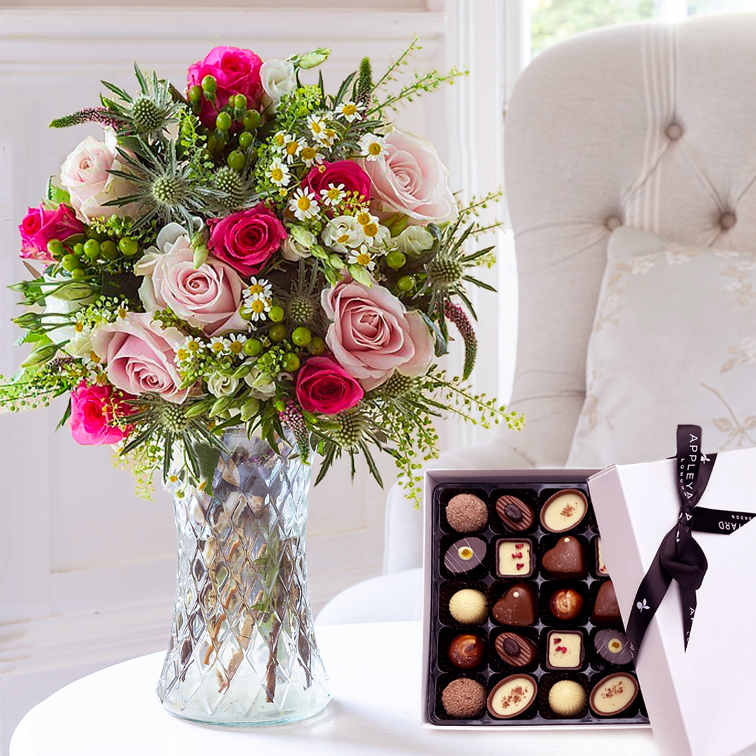 Rose Pearl & Box of 25 Chocolates | Flowers & Chocolates Gift Set | Luxury Pink Bouquet & Handmade Chocolates | Next Day Delivery - Appleyard London