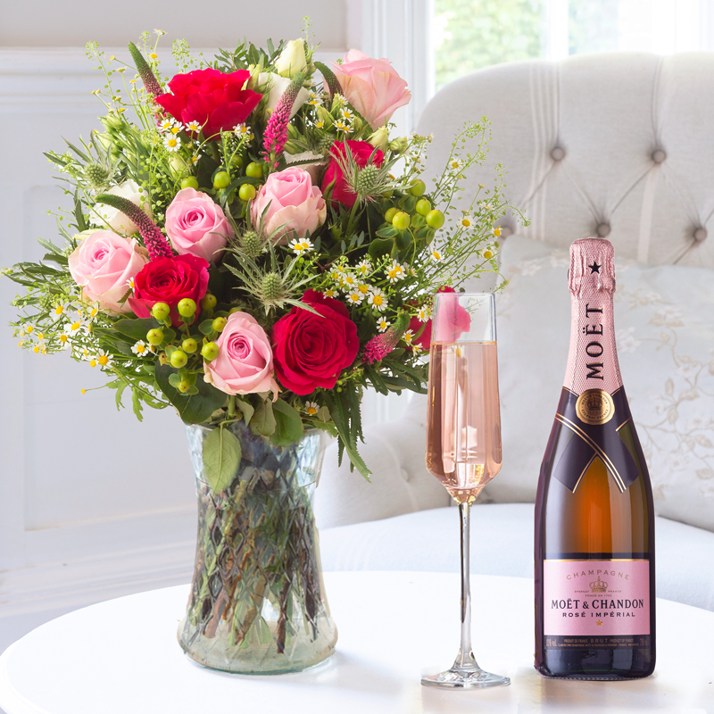 Rose Pearl & Moët & Chandon Rosé Champagne | Flowers & Champagne Gift Set | UK Next Day Delivery - Appleyard London