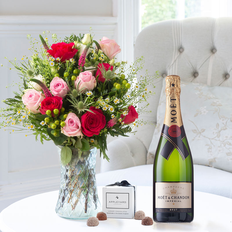 Rose Pearl, Moët & Chandon & 6 Mixed Truffles image